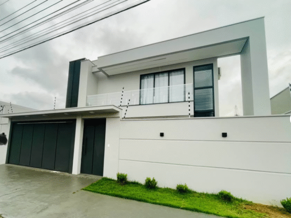 Fachada da casa alto padrão à venda no 5º BEC em Vilhena RO