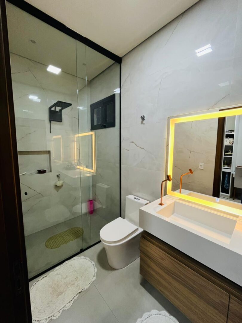 Banheiros alto padrao vilhena ro, box até o teto, luz led nos espelhos. Banheiros alto padrao vilhena ro, box até o teto, luz led nos espelhos.